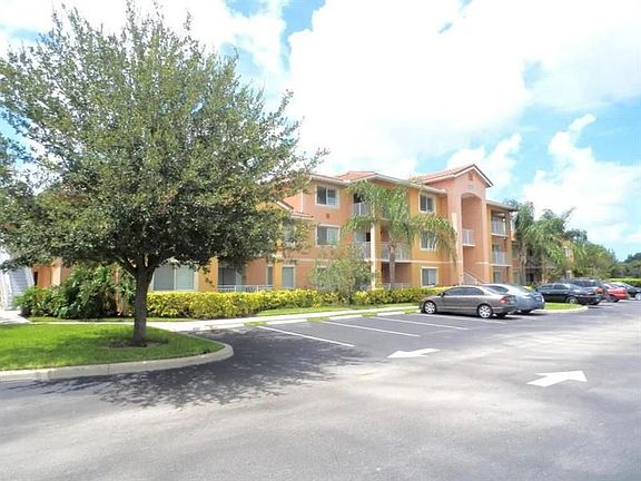 3rd image of 271 SW Palm Dr APT 102