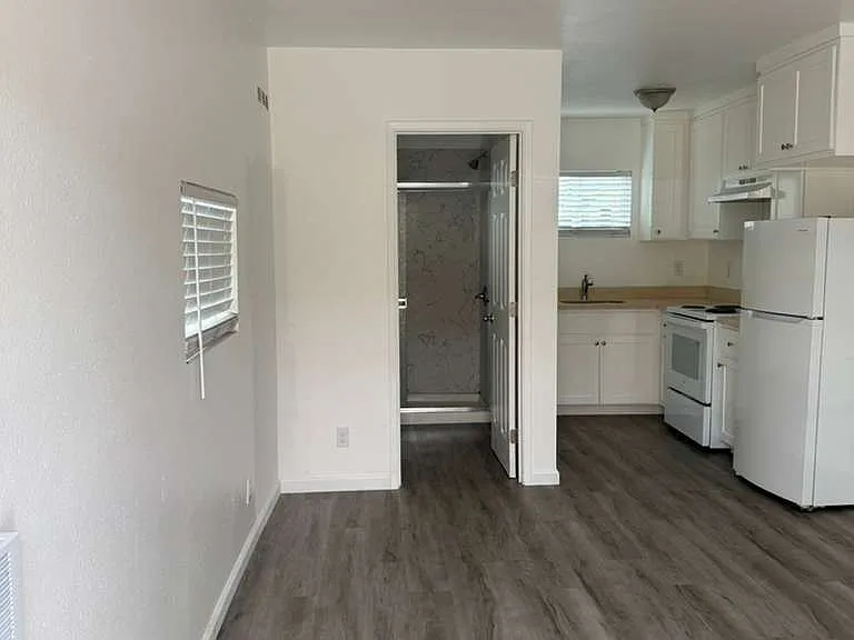 22251 Meekland Ave — Photo 5