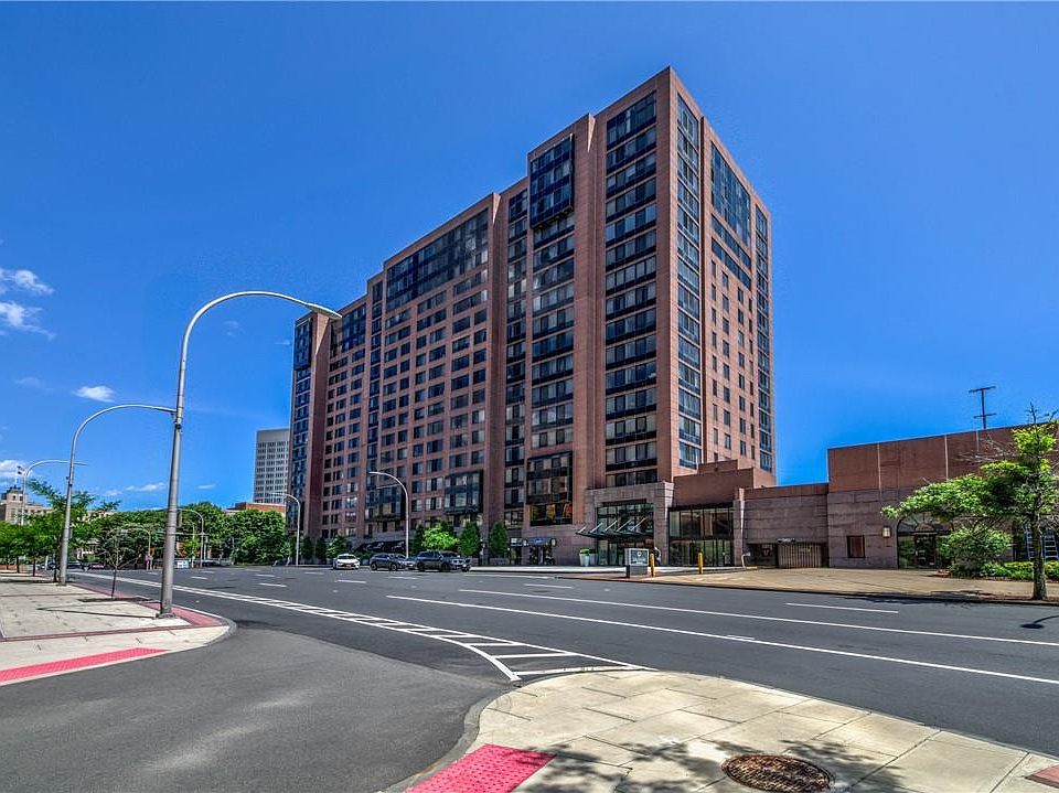 1st image of 4 Martine Avenue #619