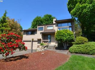 575 River Hills Dr, Springfield, OR 97477