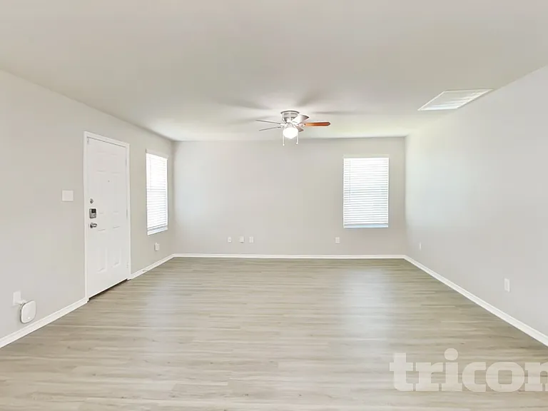 8506 Amistad Cv — Photo 2