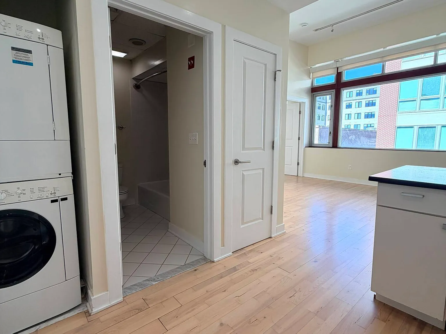 1 bed, 1.0 bath, 700 sqft, $1,985 — Photo 4
