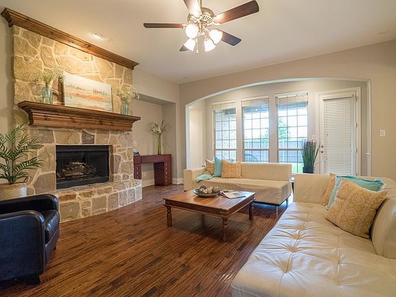 4th image of 513 Lavaine Ln