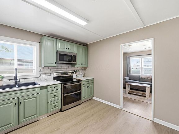 5th image of 927 Daffodil Dr