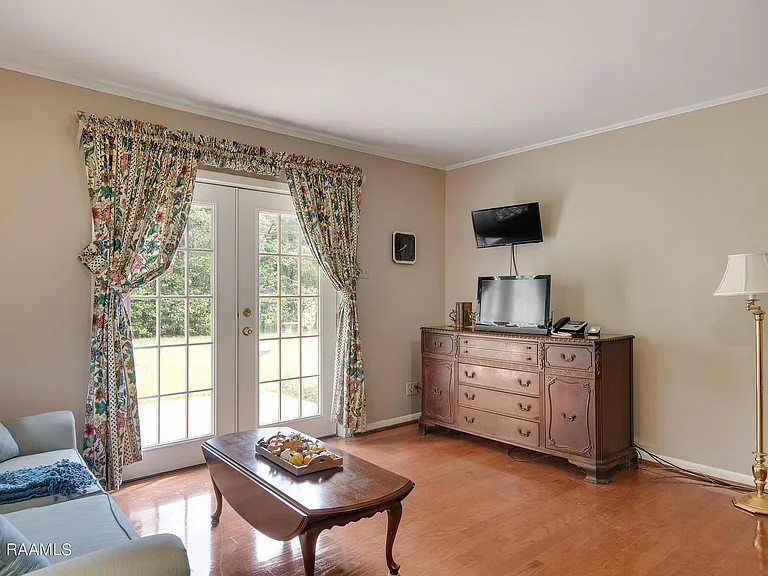 115 Brighton Dr — Photo 10