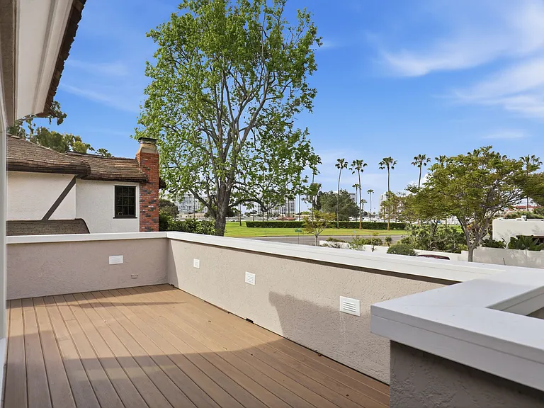 945 Bay Cir — Photo 6