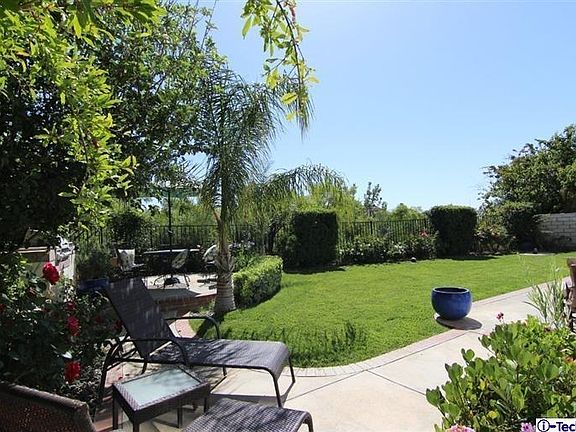 3rd image of 26569 Shakespeare Ln