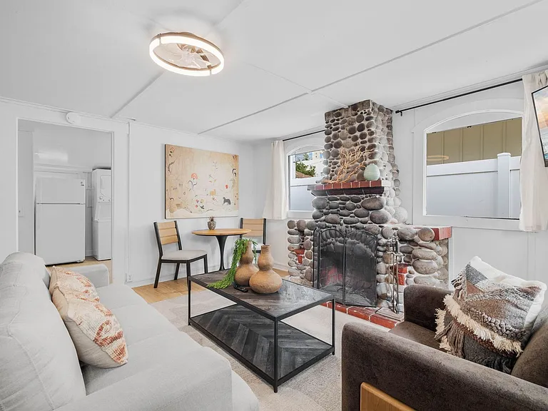 344 Bonair St — Photo 6