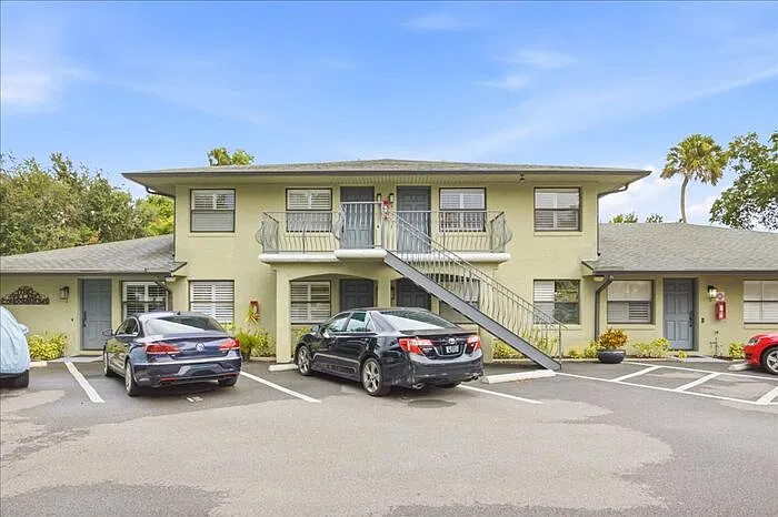 2 bed, 1.0 bath, 709 sqft, $2,300 — Photo 2