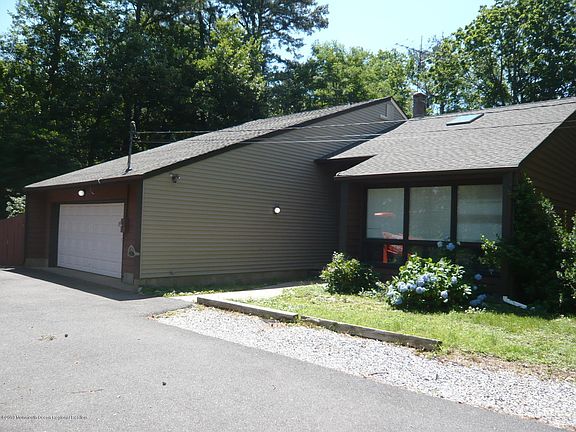2nd image of 652 Nottingham Ct