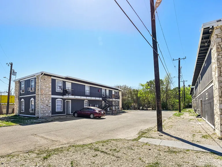 4438 N Hein Rd — Photo 4