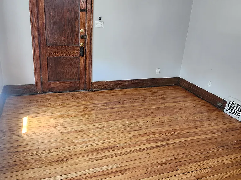 4260 Larchmont Ave — Photo 9