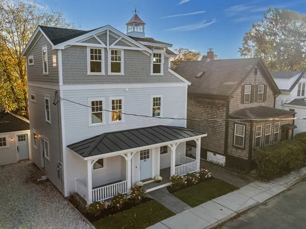 39 Connection St, Newport, RI 02840