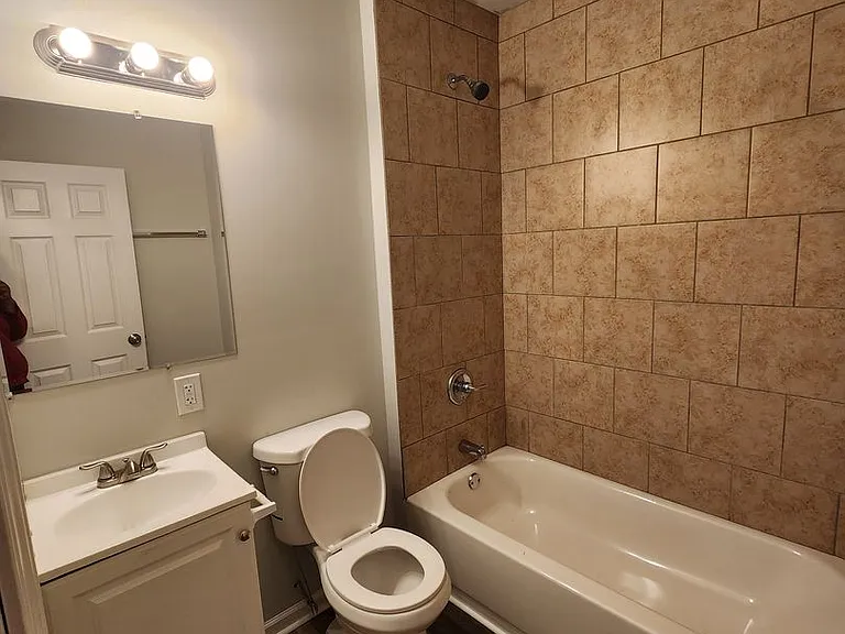 351 Porter St — Photo 5