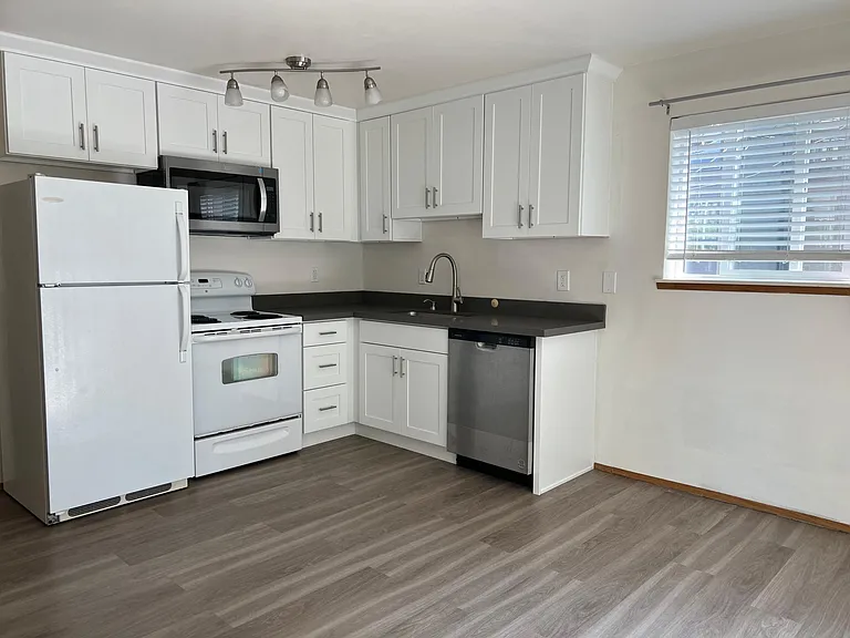 4550 7th Ave NE #103 — Photo 1