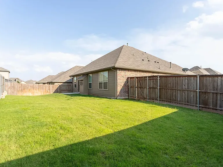 2601 Sun Creek Dr — Photo 3