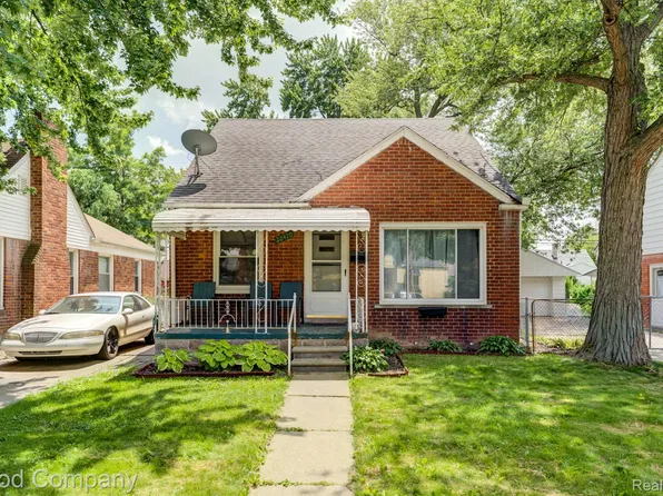 20420 Roscommon St, Harper Woods, MI 48225