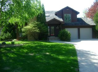 3828 Fairview Dr, Grand Forks, ND 58201