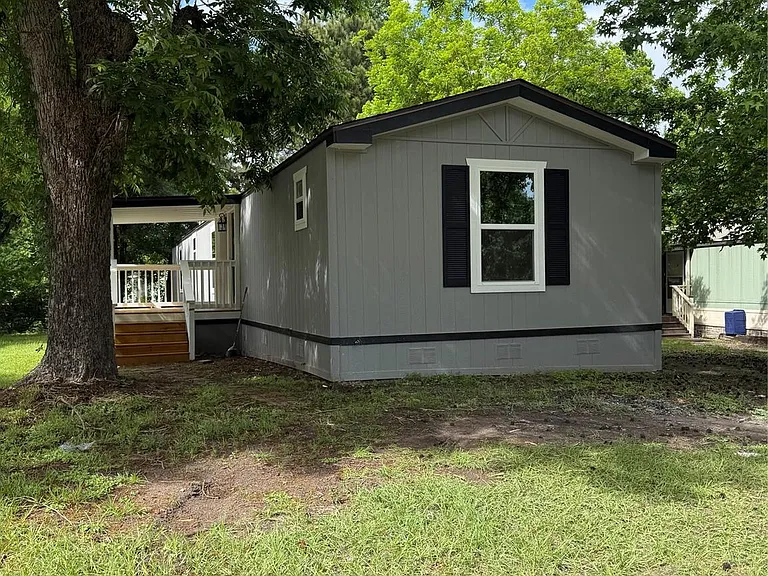 104 Kyle Dr — Photo 2