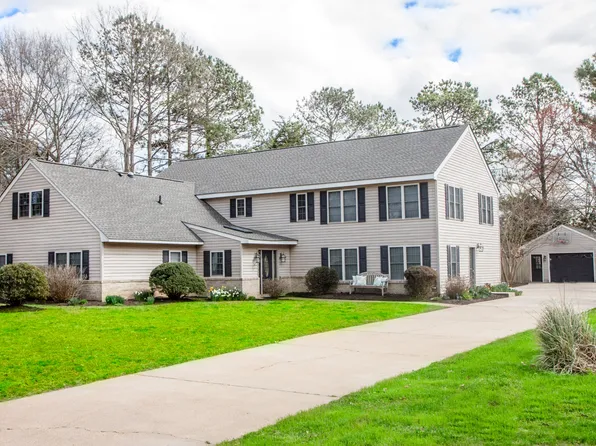 1372 Baycliff Dr, Virginia Beach, VA 23454
