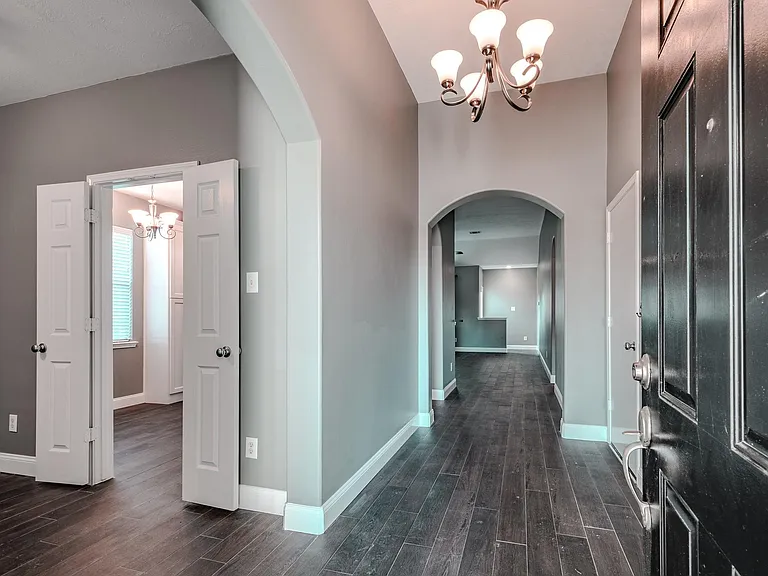 8515 Holly Spring Ln — Photo 6