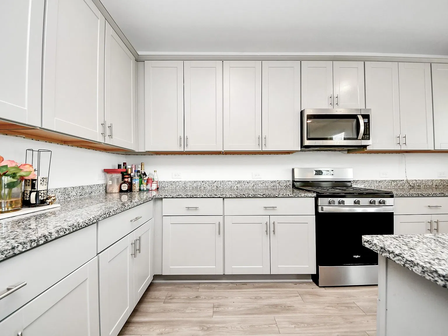 4 bed, 3.0 bath, 2718 sqft, $2,700 — Photo 2