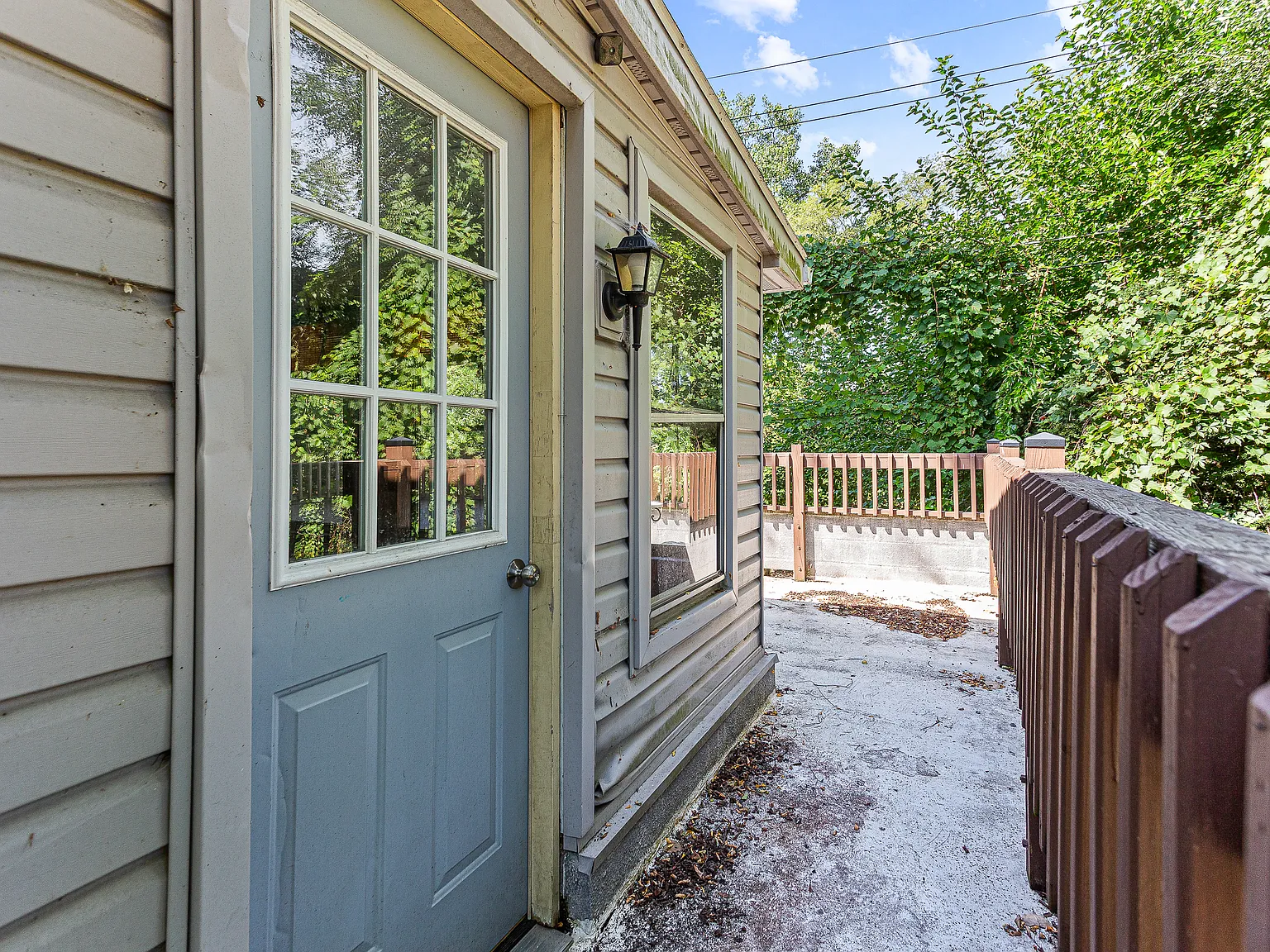 3 bed, 1350 sqft, $2,200 — Photo 3