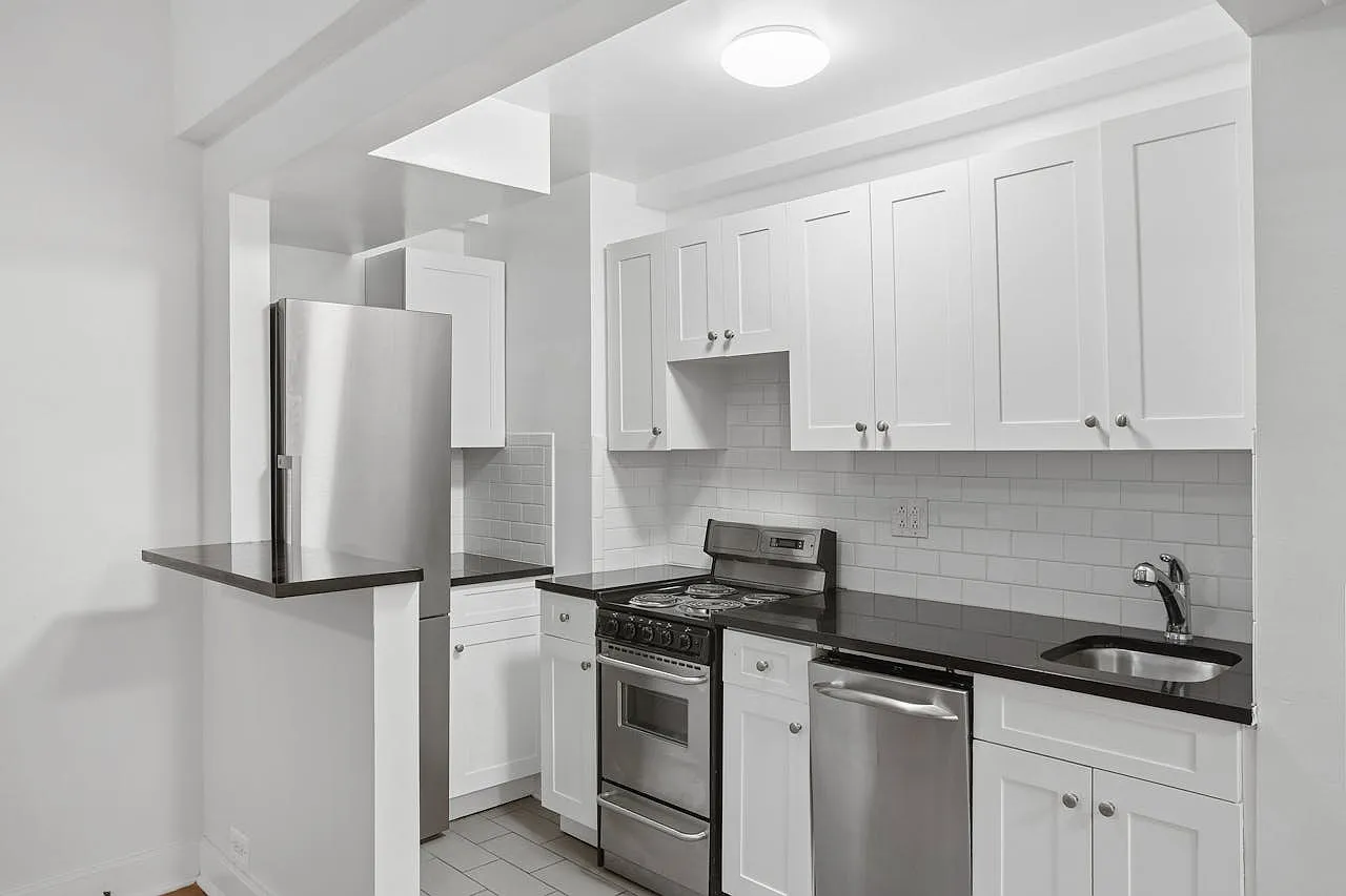 310 East 44th Street — Photo 3