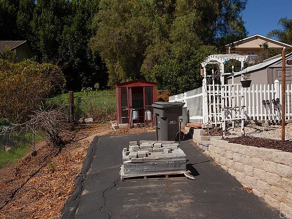 4th image of 1605 Calavo Rd