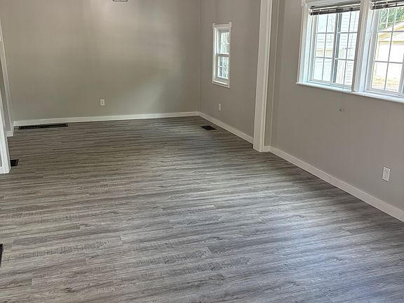 3rd image of 502 S Tennessee St