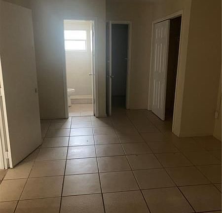 5th image of 2505 NW 13th Ct #1