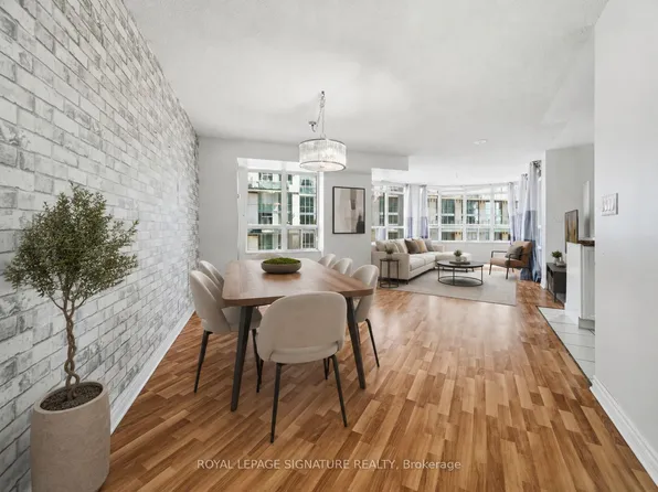 3888 Duke Of York Blvd #525, Mississauga, ON L5B 4P5