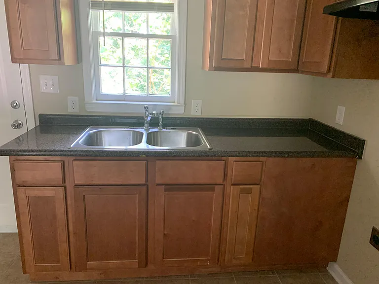 1423 Oberle Ave — Photo 9