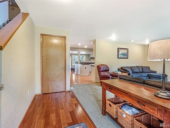 4th image of 5041 70th Ave NE