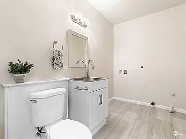 942 S M St — Photo 7