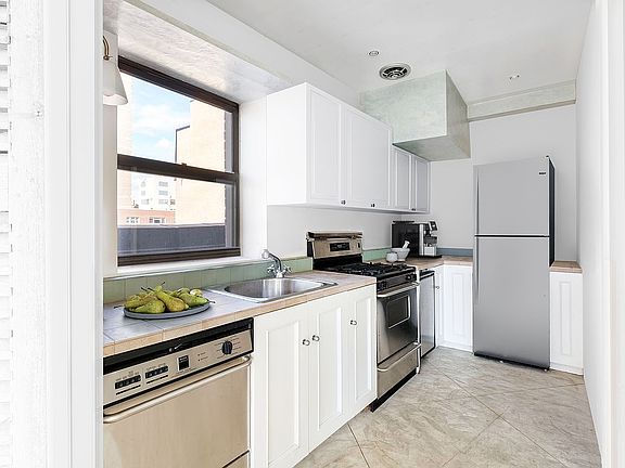 4th image of 515 E 85th St APT Phc