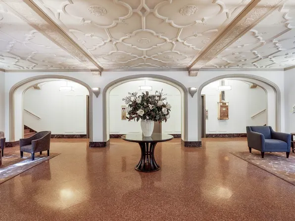 333 East 53rd Street image 8 of 8