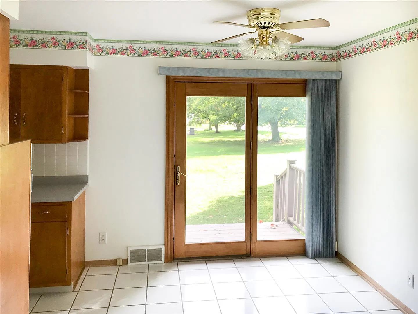 3 bed, 1152 sqft, $2,200 — Photo 3