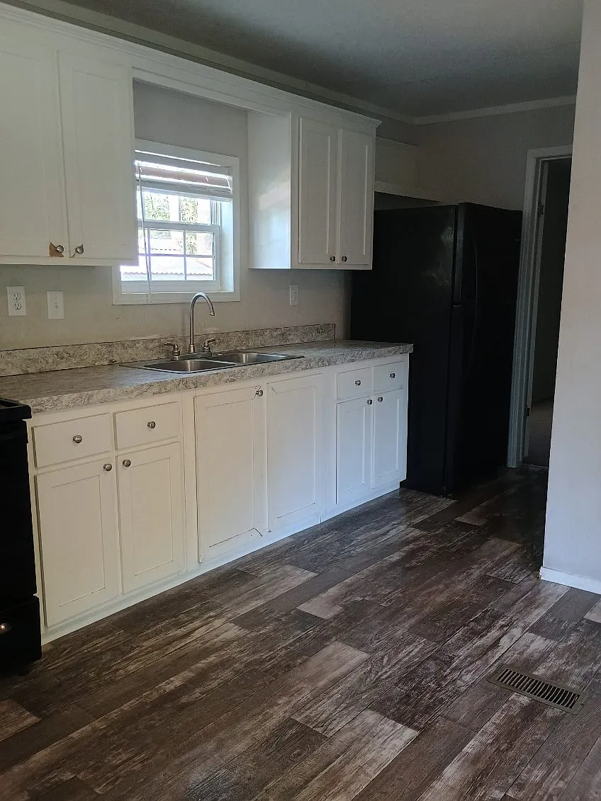 3 bed, $1,499 — Photo 4