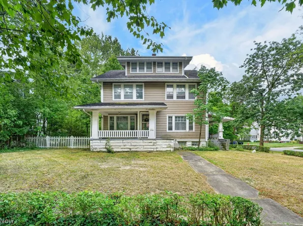 2946 Kensington Rd, Cleveland Heights, OH 44118