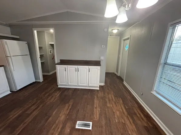 200 Raider Ln, Lumberton, TX