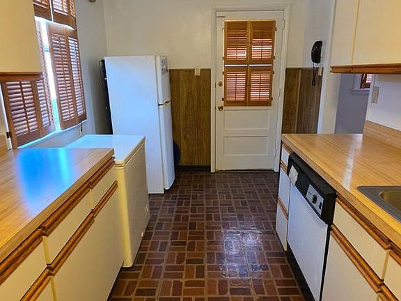5th image of 8112 Rowland Ave