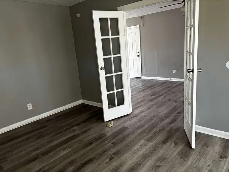6521 Cissna Dr — Photo 2