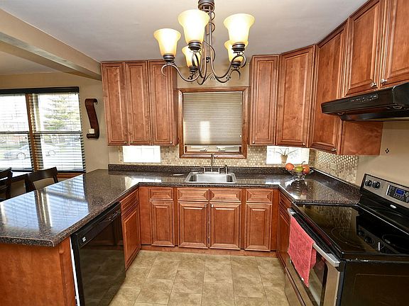 5th image of 5085 Wick Dr