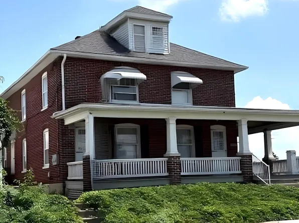 598 S 4th St, Chambersburg, PA 17201