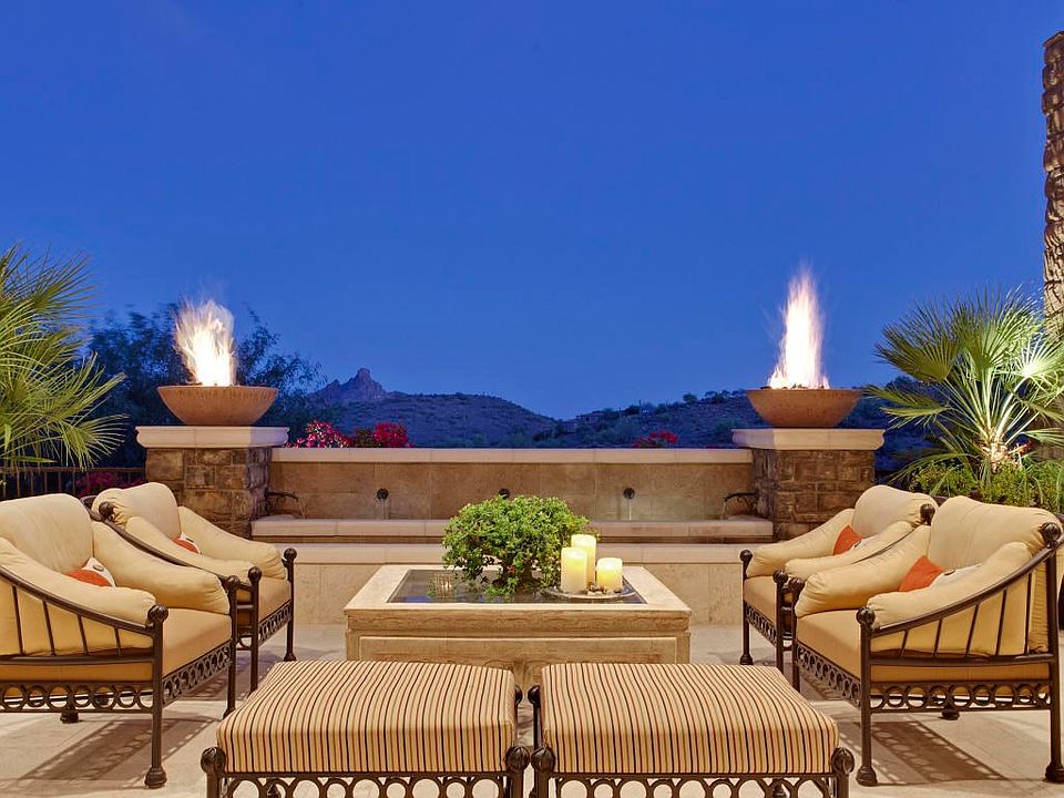 OUTDOOR LIVING