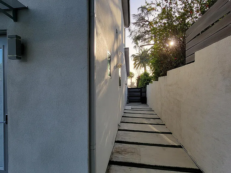 10730 Helendale Ave — Photo 46