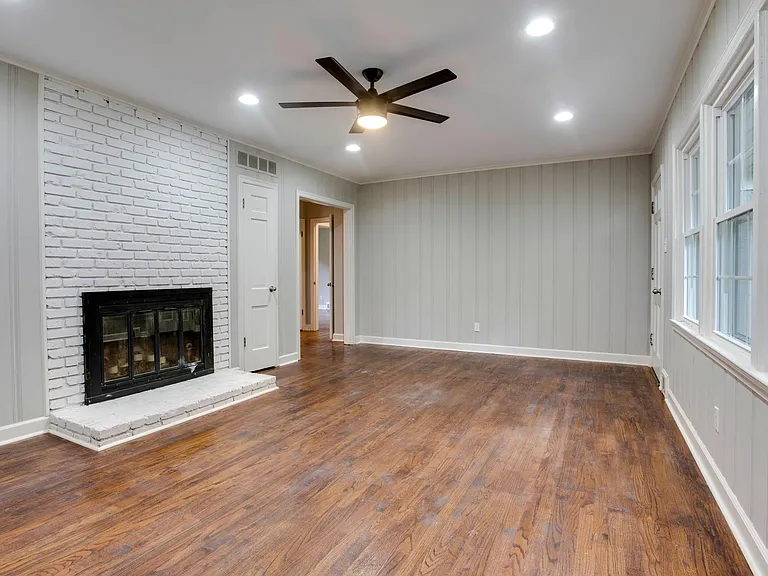 4207 Barfield Rd — Photo 1