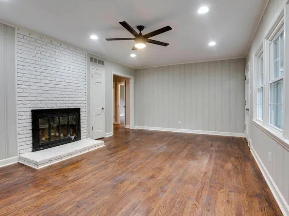 4207 Barfield Rd, Memphis, TN 38117
