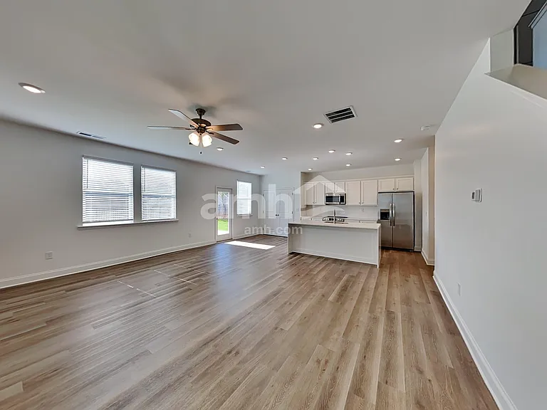 1048 Highland St — Photo 7